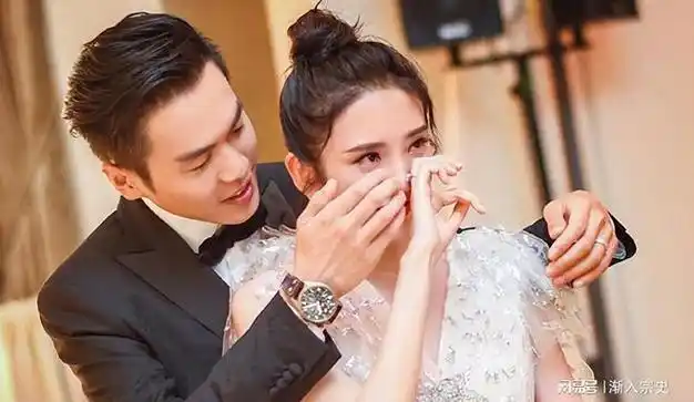 2019年,张若昀与唐艺昕在爱尔兰完婚.