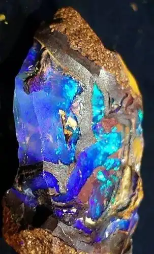 探秘宝石原石意想不到的美