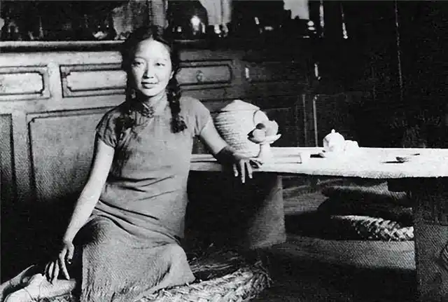 张学良曾经说:"于凤至是最好的夫人,赵一荻是最患难与共的妻子,贝太太