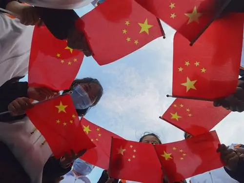 我与国旗合个影