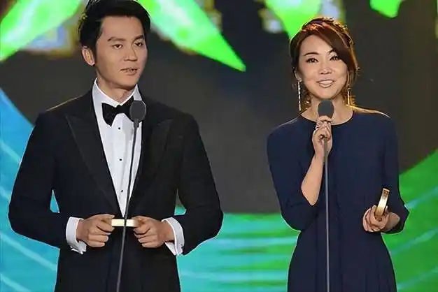 闫妮李晨发文引争议!