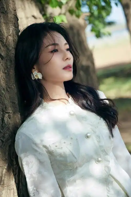 刘涛林间写真 感受自然的力量