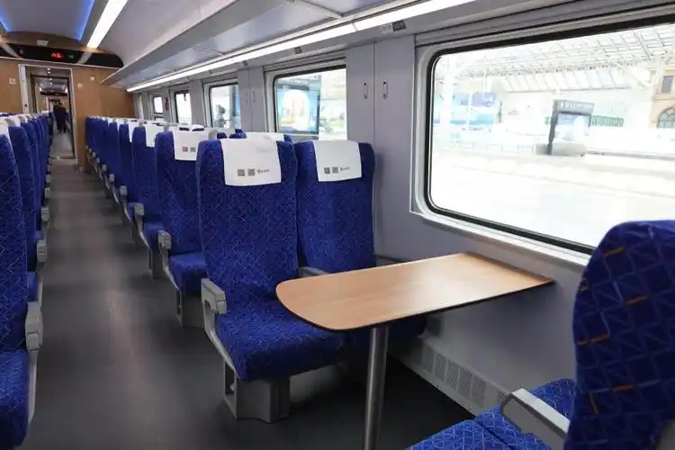 青岛首次绿巨人动车今起开跑