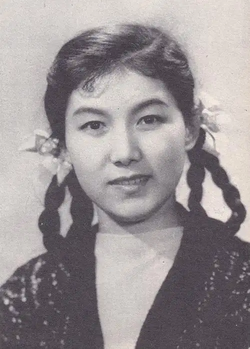 老插图新凤霞回忆录我当小演员的时候插图丁聪