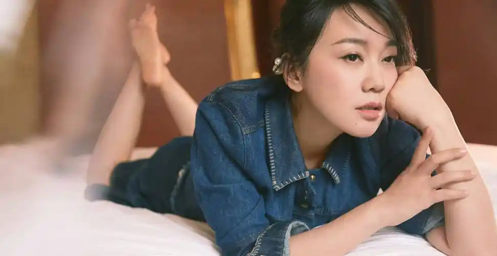 闫妮真是时尚犹存啊!怪不得会传出她和李晨的绯闻呢!