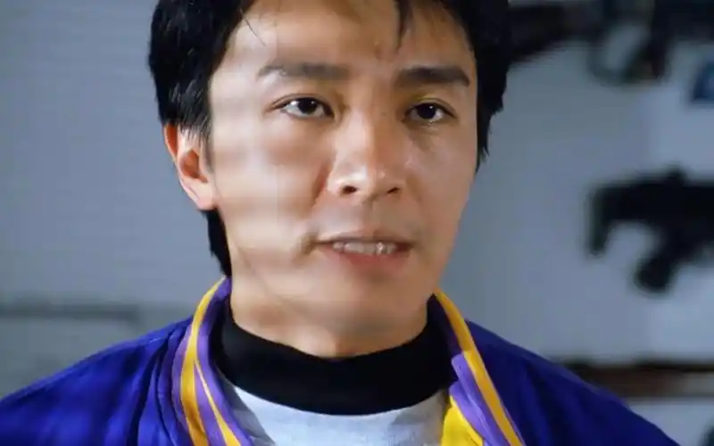 《逃学威龙2》:星爷认真救人的样子,真的很帅