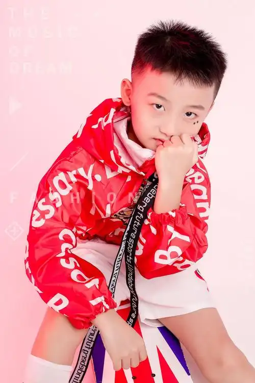 摄影师yu的儿童摄影作品《十岁帅小伙》