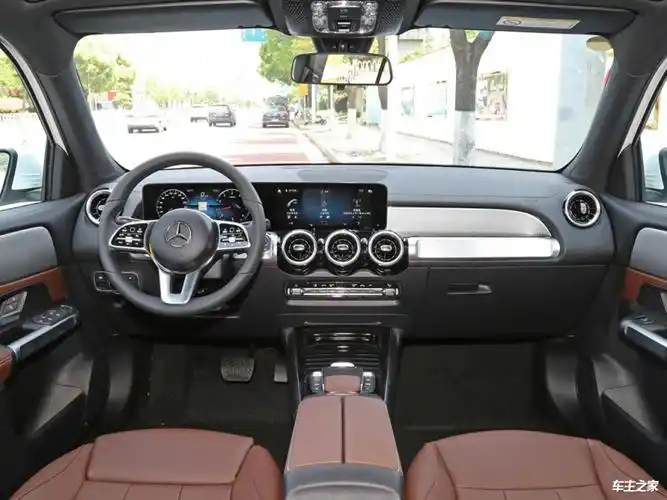 glb与奔驰a级同平台(mfa2平台)打造,它的推出直接接棒gla成为宝马x1