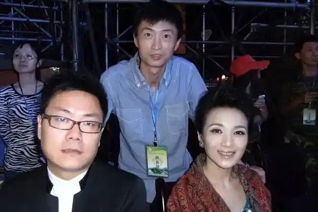 央视主持人管彤这辈子最正确的决定就是42岁还为普通丈夫生子