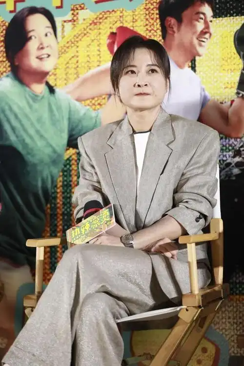 贾玲热,贾玲的电影更热,照亮了我们什么