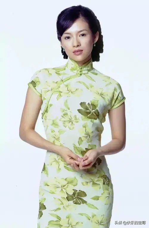 舞台上,电影里,生活中,女星们争先恐后地穿旗袍.