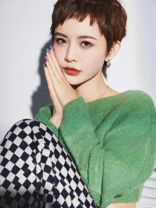 郭采洁超短发春天的气息