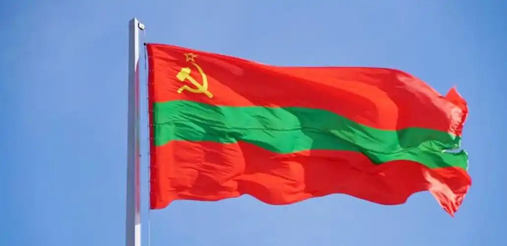 唯一现存苏维埃国家,国徽国旗仍为镰刀锤头,主流国家却不愿承认