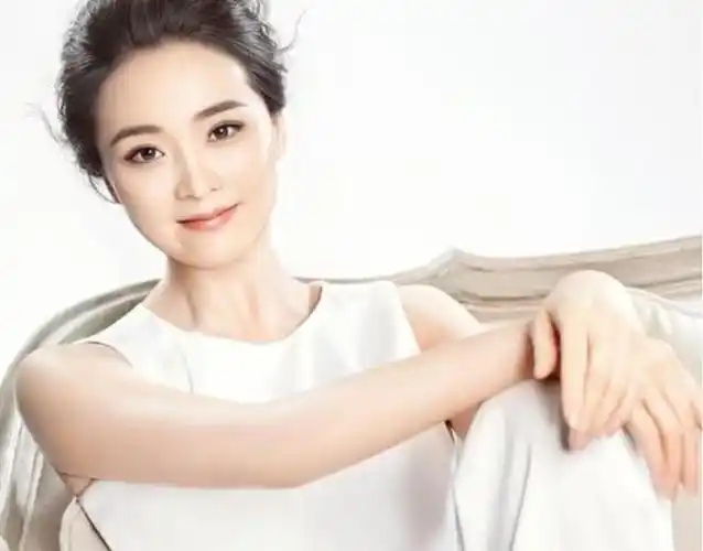 如今,由于老公的生意不好,年过半百的王艳又重新出现在大众视野,但