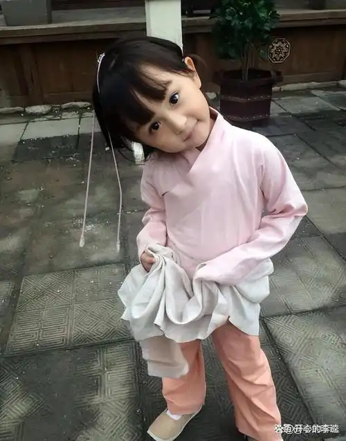 刘楚恬2岁出道年入百万因长相甜美被禁止整容如今长成啥样