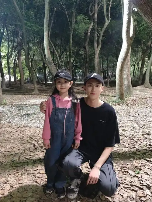 我们家小演员和王鹤棣小哥哥的合影