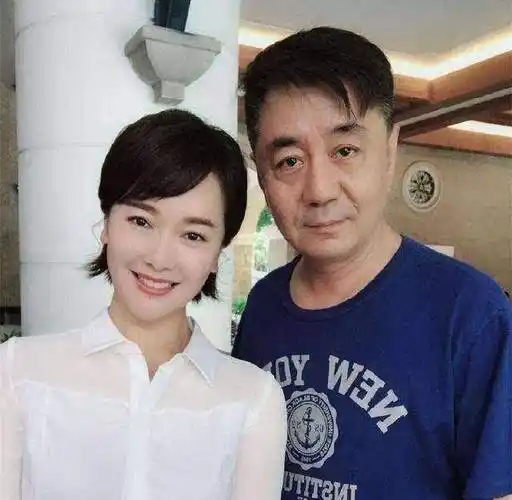 45岁左小青近况曝光,和百亿富豪老公分手后,她终于活成了自己_陈道明