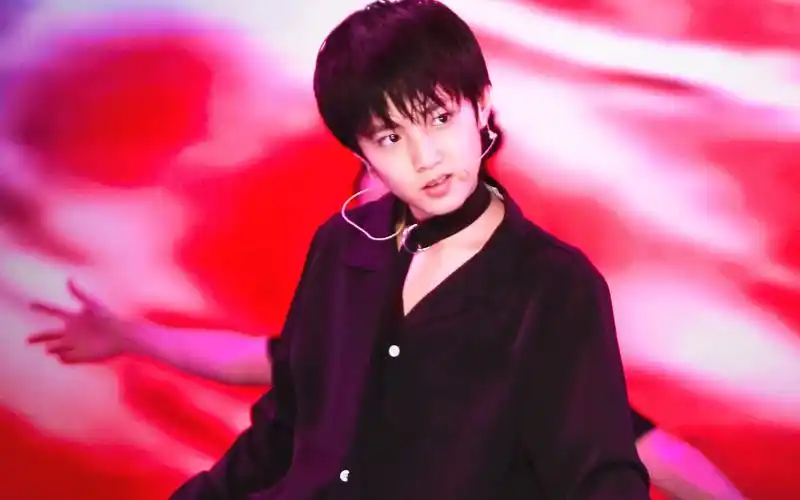 刘耀文迷魂计看看美少年的11岁