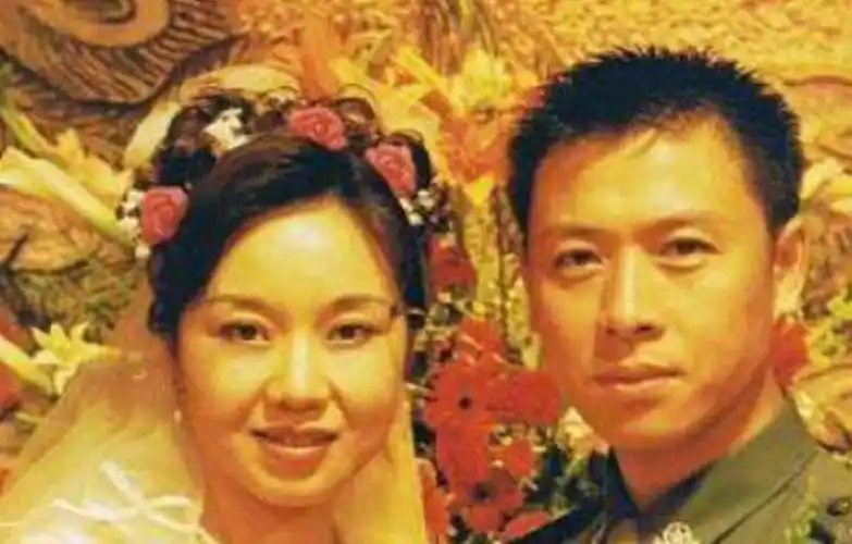 闫妮的前夫原来是他身份级别很高自己却只能带女儿闯荡娱乐圈