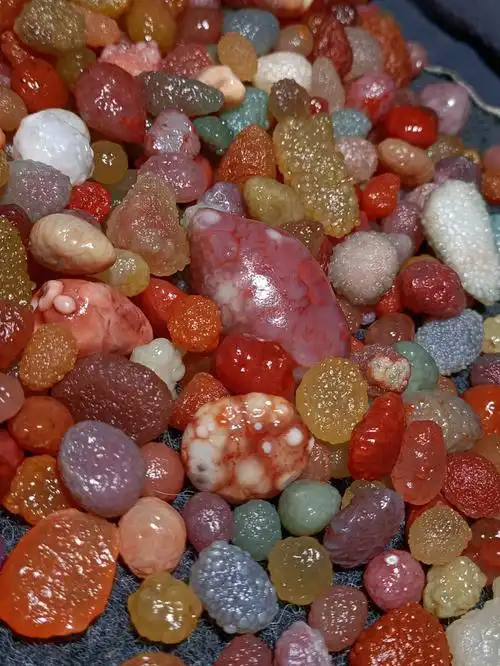 新疆葡萄干玛瑙原石