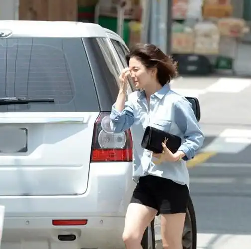 太阳的后裔宋慧乔同款包包乔妹示范减龄搭配法组图4