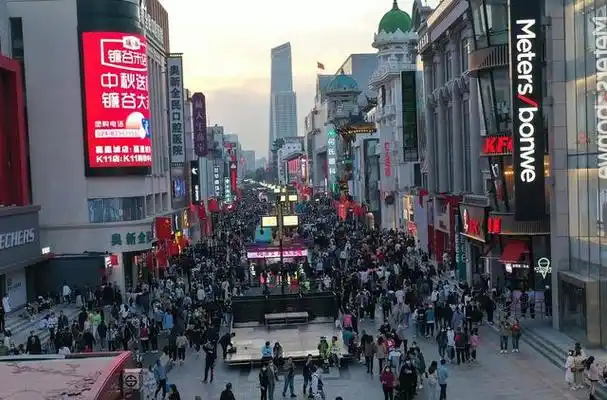 沈阳一商业街,始建于1625年,时尚品牌云集,已有百年历史了