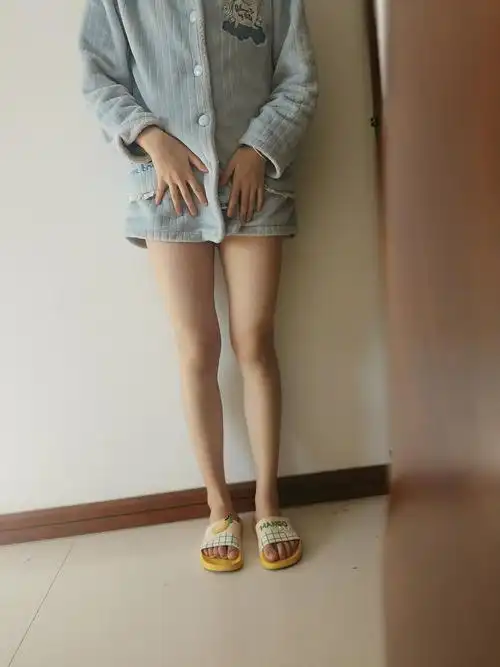 有姐妹帮我看一下我的腿型问题嘛