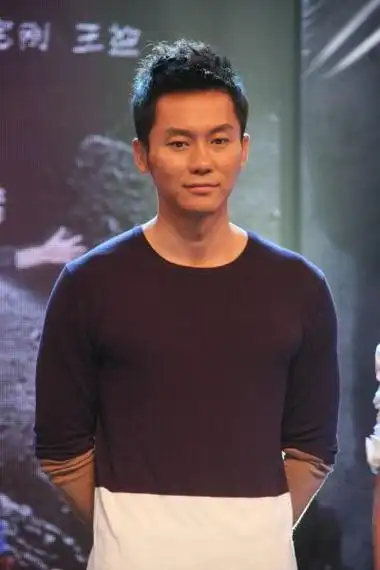 李晨曾是一名军人,如今成为娱乐圈闪耀的明星,他的人生旅程犹如一部