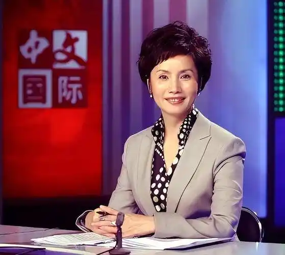 央视徐俐再婚幸福中有遗憾,儿子在结婚证上的留言让她流泪反思