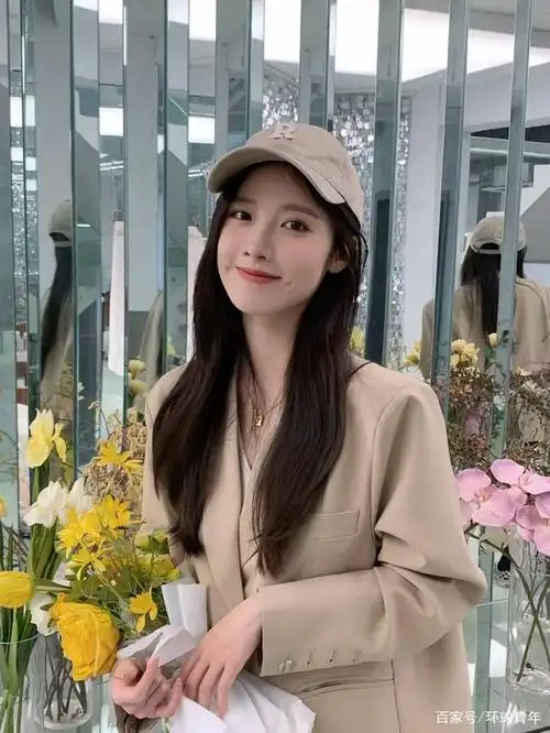 笑容甜美的软妹子,可盐可甜,心动的感觉!