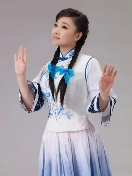 王莉是中国大陆著名女高音歌唱家,被誉为"莫扎特女儿".