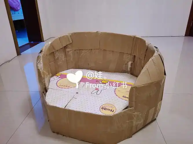 奶粉罐不够了,因为之前做了两个小的长颈鹿木马,本来想扶手也用罐子的