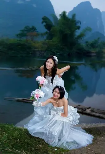 姐妹新娘遇龙河边 - 馨雅居温馨苑 - 馨雅居温馨苑的博客