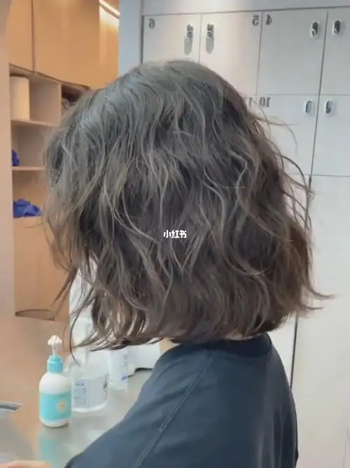 女生短发发型蓬松慵懒法式卷耐看不显老