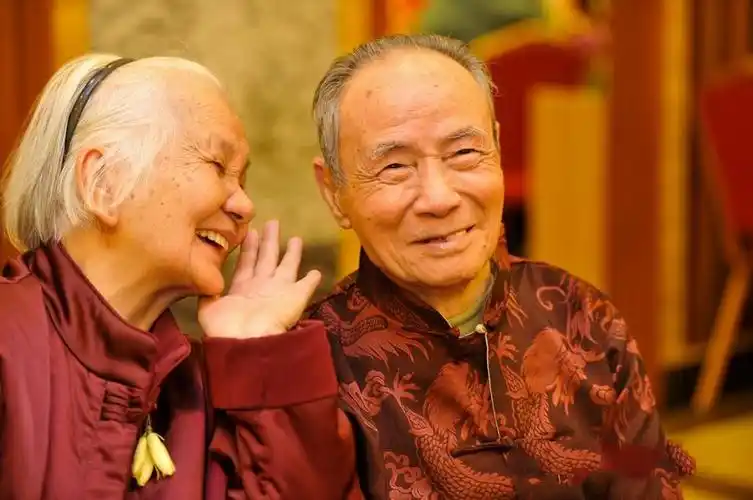 97岁杨振宁谈长寿活过90岁的老人都有这些共同点