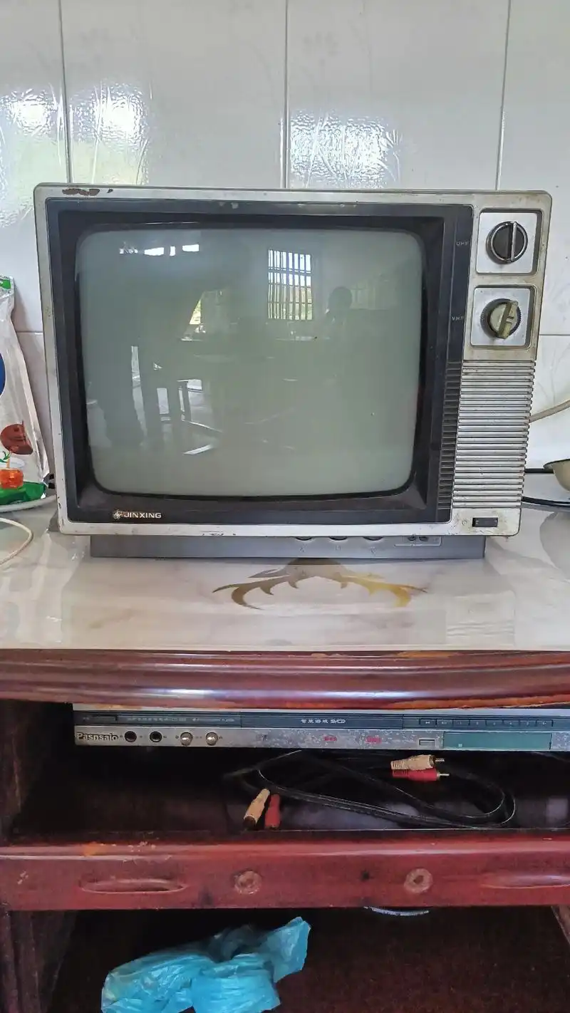 记得当年哥哥买回这电视机的时候真的好开心,从此就开始追剧.