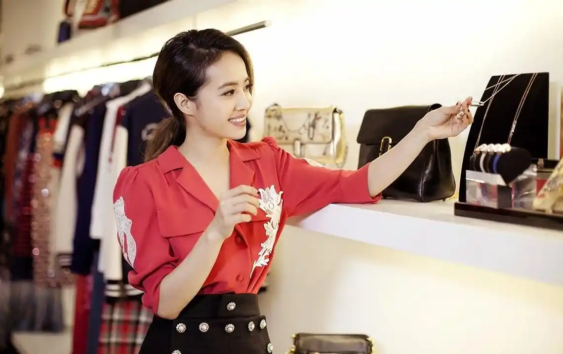 蔡依林一夜掉粉30万,风波后首露面,约闺蜜喝下午茶心情不错