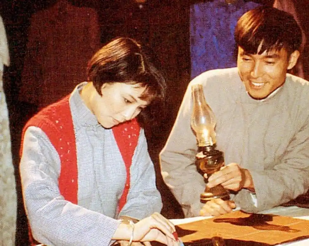 谢园逝世四年,遗孀邱悦坚守丁克生活,深情缅怀 谢园,这位曾与葛优