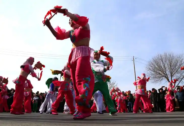 秧歌是中国(主要在北方地区)广泛流传的一种极具群众性和代表性的民间