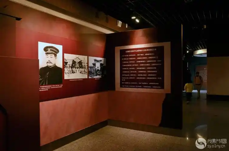 参观武昌首义纪念馆