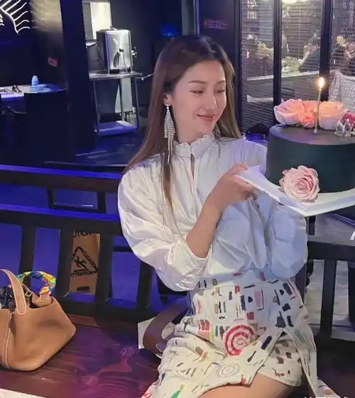 孙悦妻子陈露的"平凡"生活!