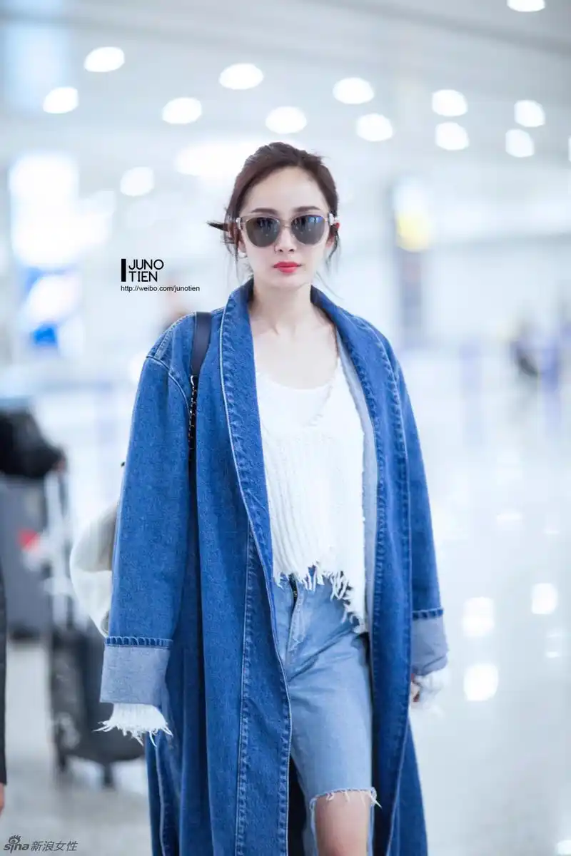 杨幂机场街拍照