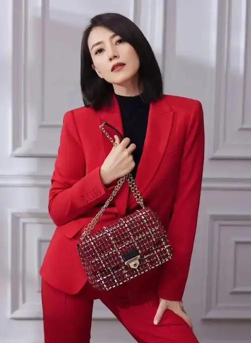 高圆圆时隔8年挑战律师职业装造型绝了