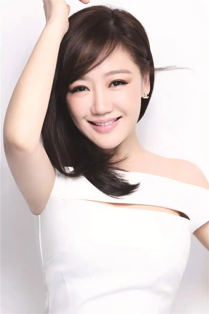 p>薛佳凝,1978年8月13日出生于黑龙江省哈尔滨市,中国内地女演员