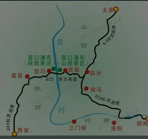 游览雄伟的壶口瀑布