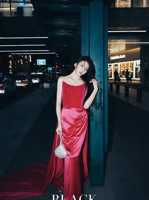 快来解锁7815这组气场全开的高级感夜景街拍吧 深圳写真