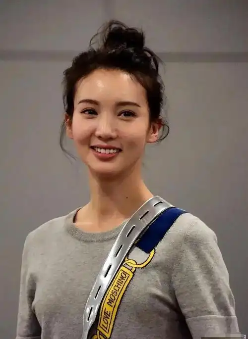 金晨嘴巴不歪了鼻子不假了娱乐圈又多一个天然美女