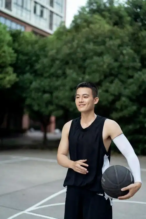 欧豪超话#豪想冒个泡#篮球少年@欧豪开始营业9015有谁的心巴被