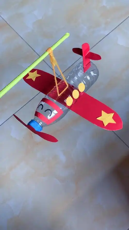 用饮料瓶制作小飞机灯笼,幼儿园创意手工