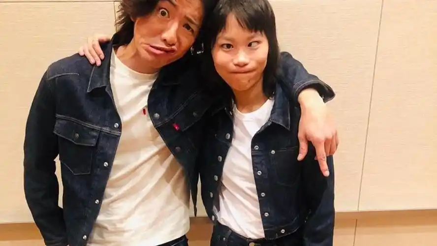 木村拓哉与窦靖童斗舞 使出360度后空翻完胜